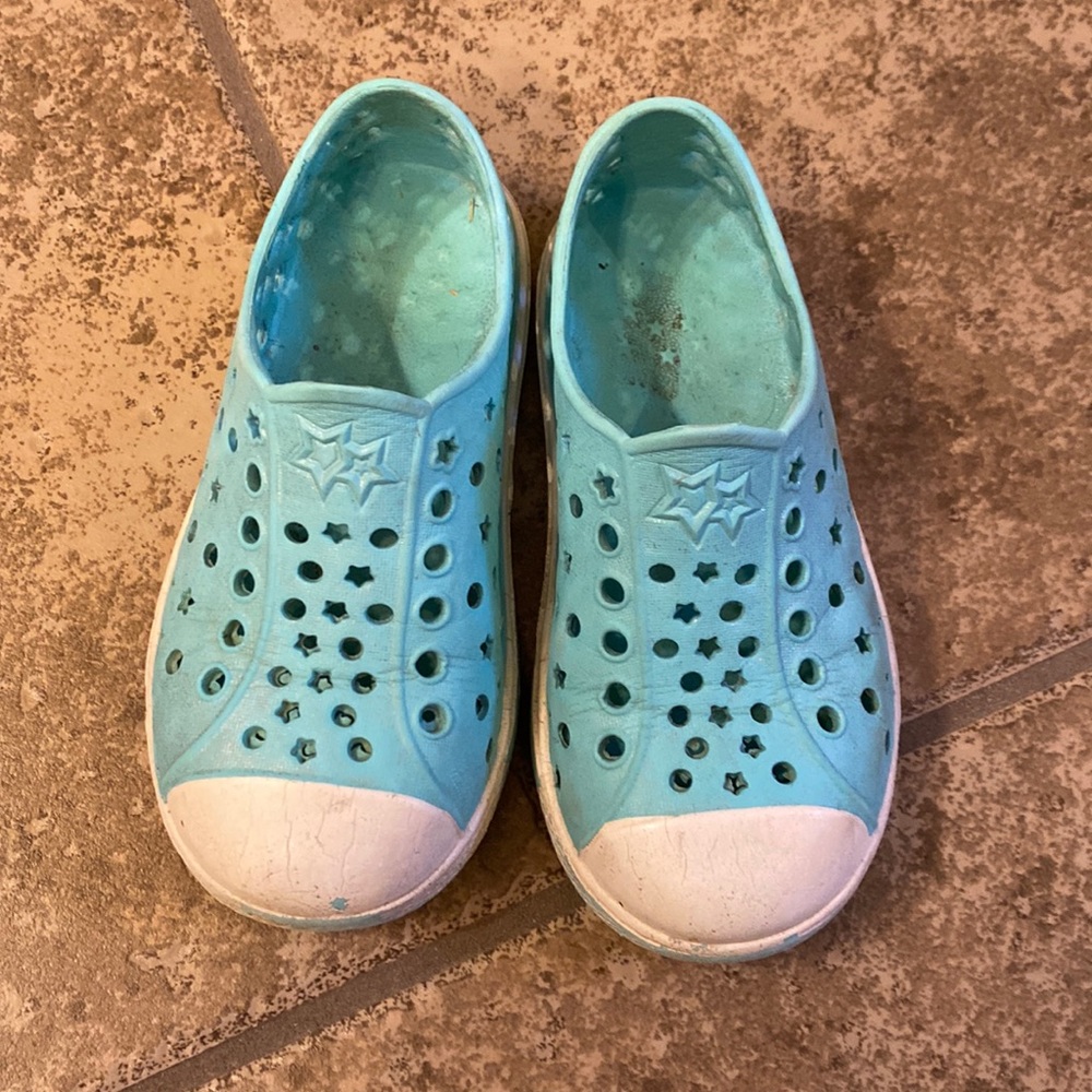 Light blue white stars slip on water shoes toddler size 7-8 quick fast dry